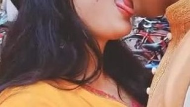 Hindu kissing a uncle